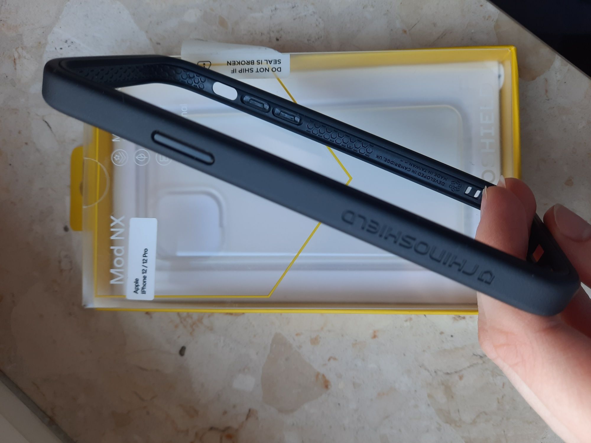 Obudowa etui na IPhone 12 12pro Solidsuit Rhinoshield czarny