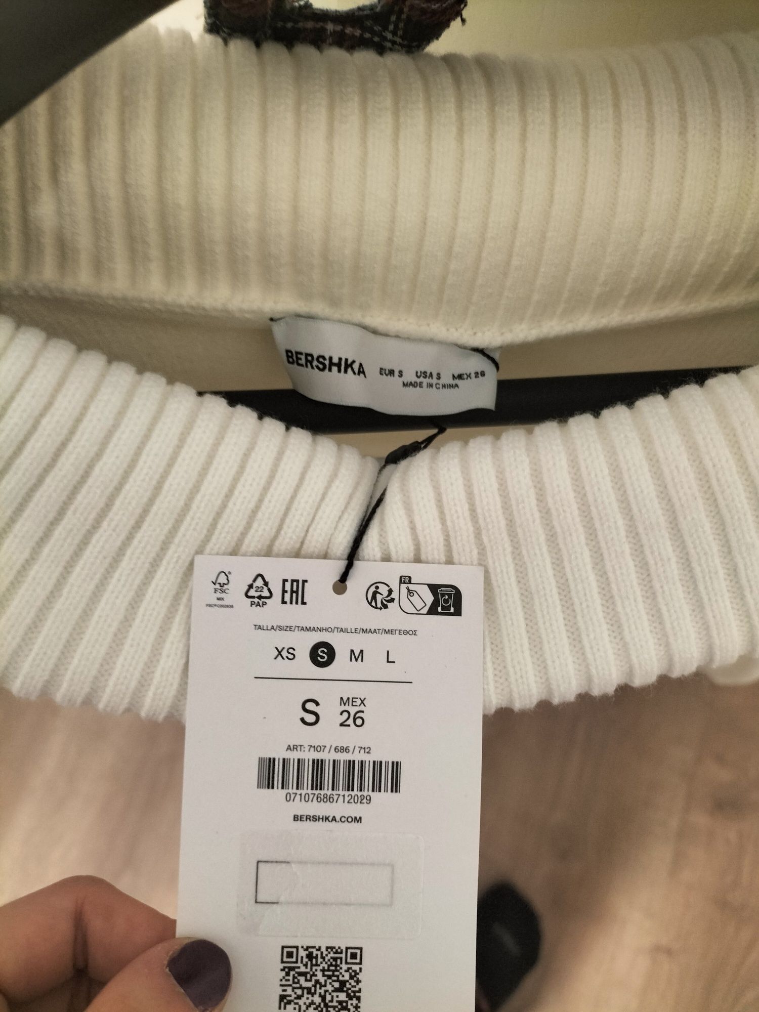 Camisola de ombro curta da Beskra