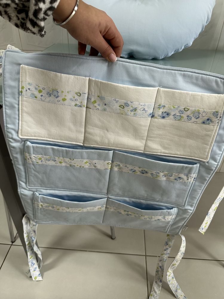 Protetor para berço +muda fraldas + almofada de amentação +suporte