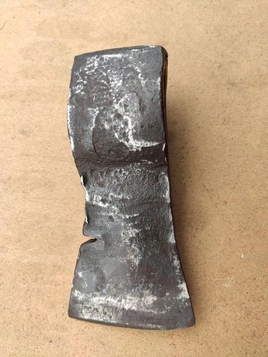 Stara kuta siekiera.