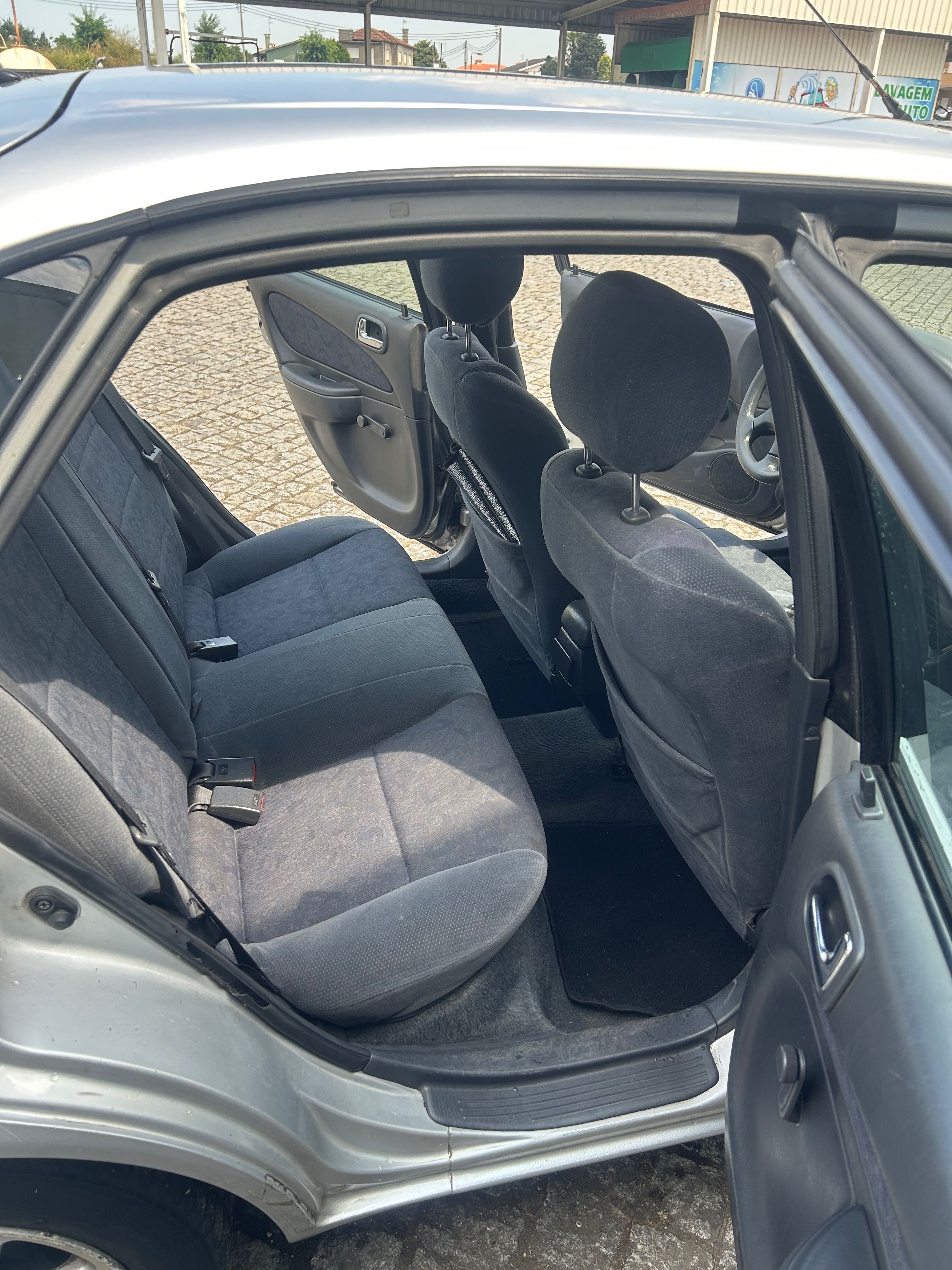 Toyota Corolla 1.4 gasolina.