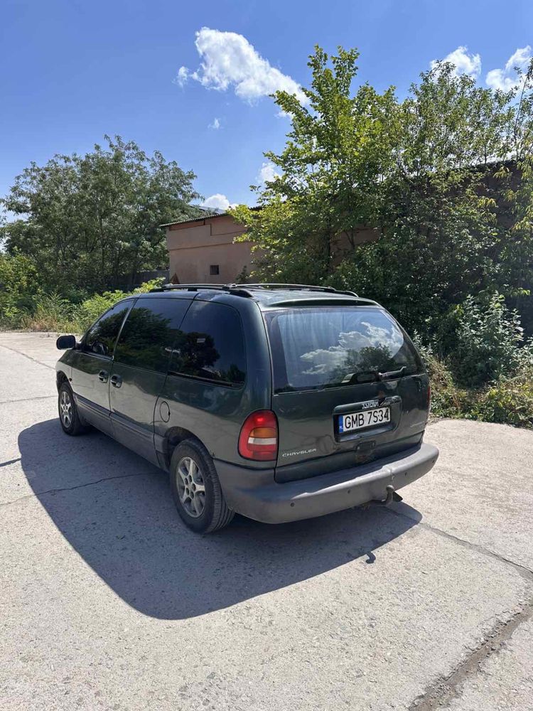 Chrysler 2.5 dizel на ходу 7 мест