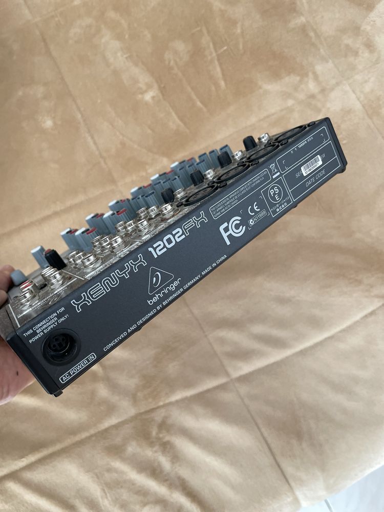 Mesa de som behringer