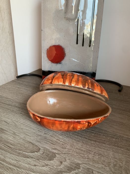 Ovo em ceramica pintada