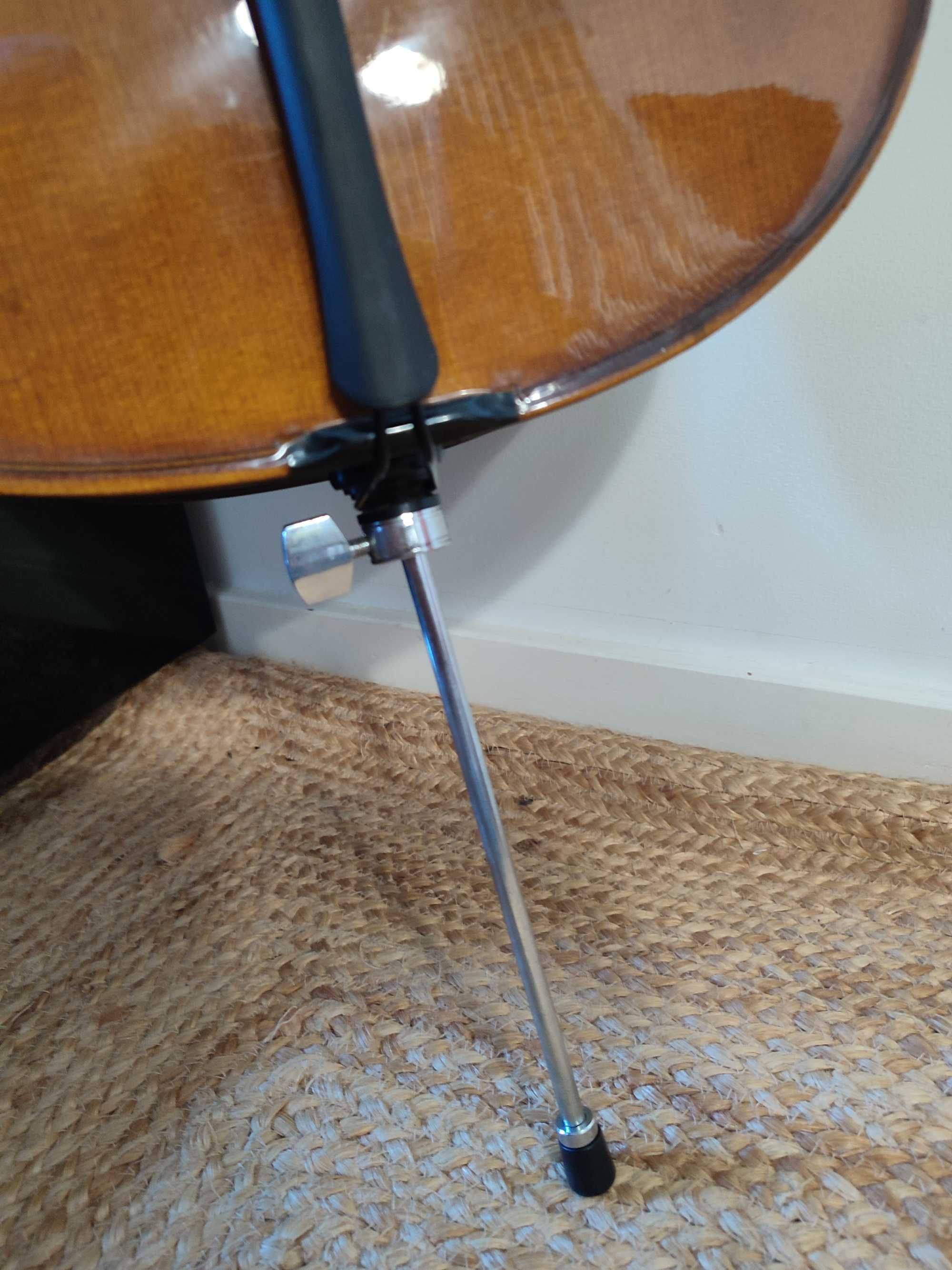 Violoncelo Stentor 1/8 com arco e saco, em muito bom estado