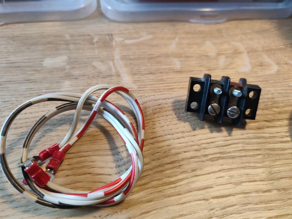 Terminale głośnikowe Klipsch Heresy i Cornwall. Gniazda.