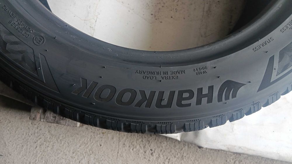 215/55/17 Hankook winter icept