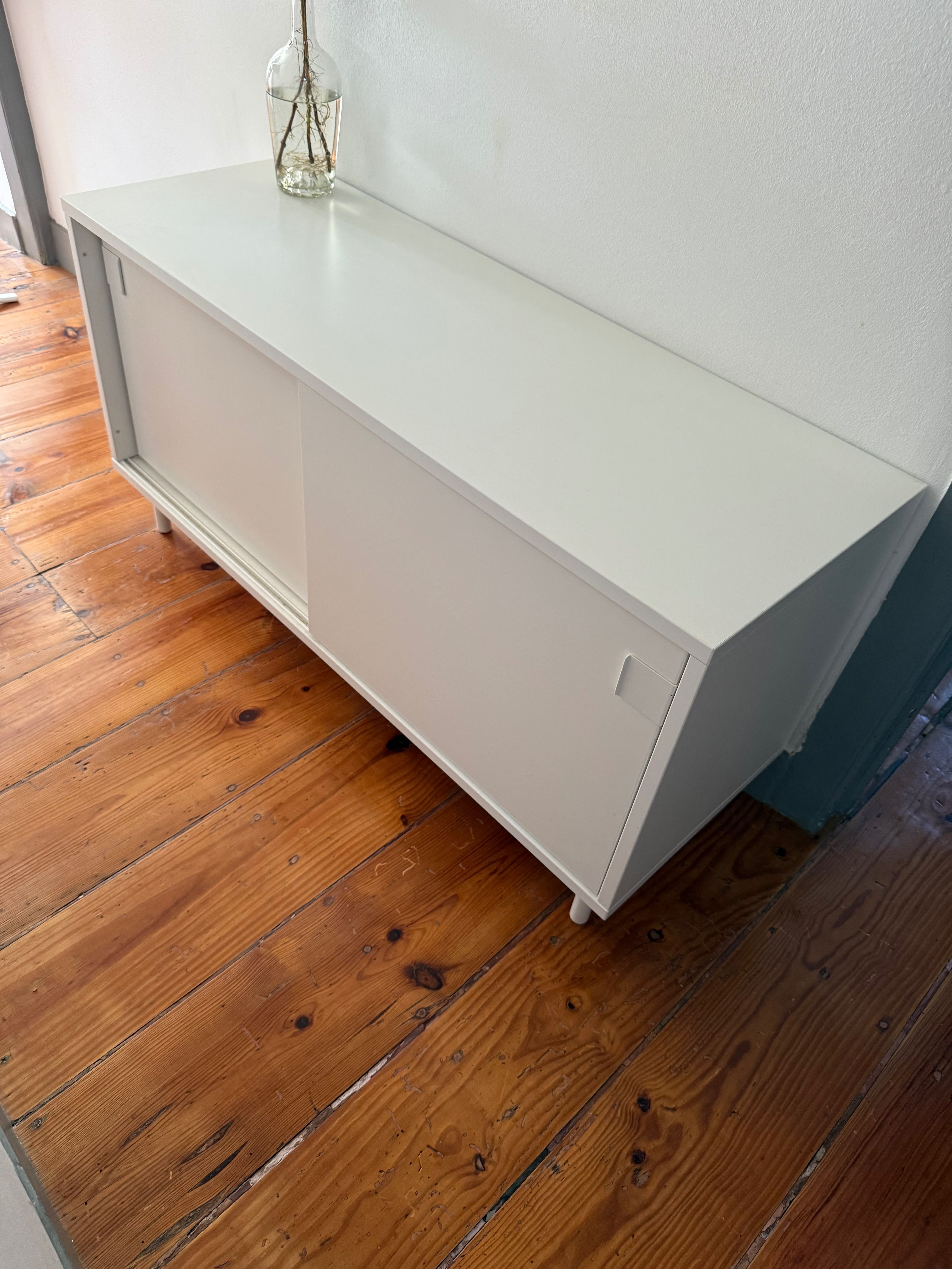 Consola/Aparador/armario branco IKEA com duas porta