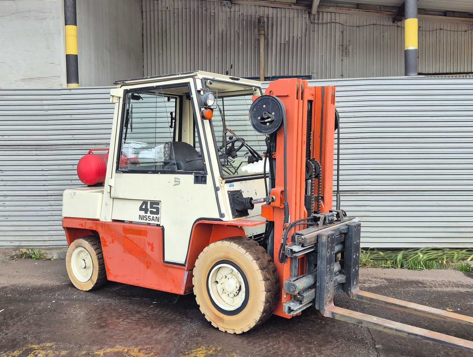 Nissan • 4500kg • TRIPLEX • kabina • 4 sekcje • NISKI wózek widłowy