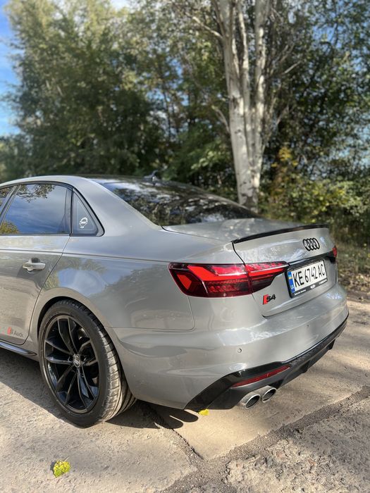 Продам/обме Audi S4 b9