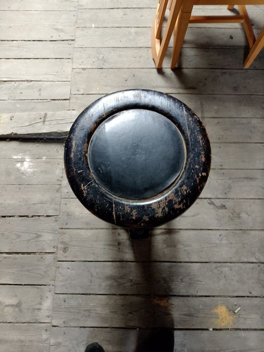 Taboret antyk pod pianino fortepian