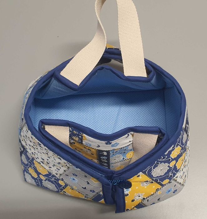 Lancheira e base de refeição