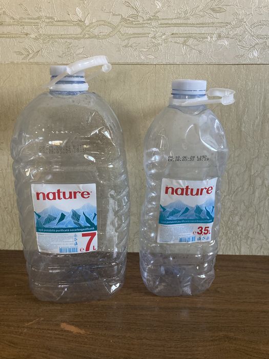 Продам пластиковые баклажки из под воды