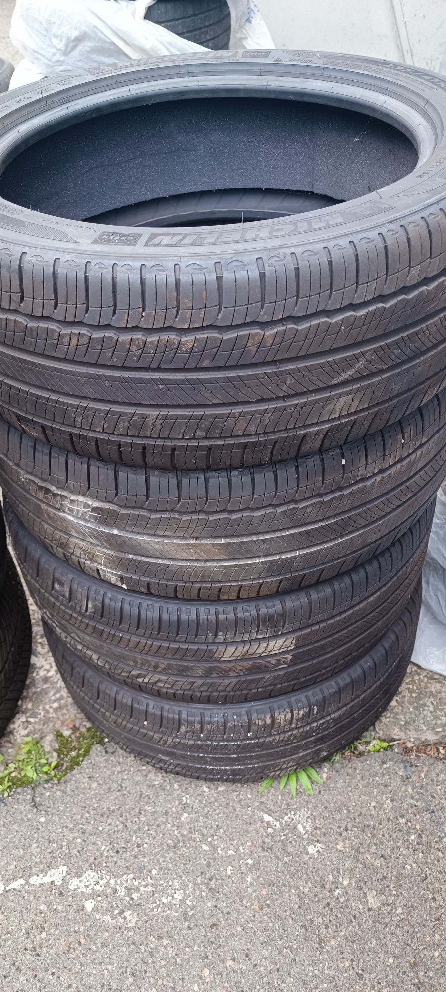 235/45/18 Michelin