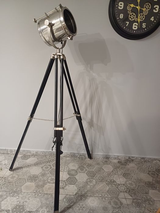 Lampa stojąca metalowa