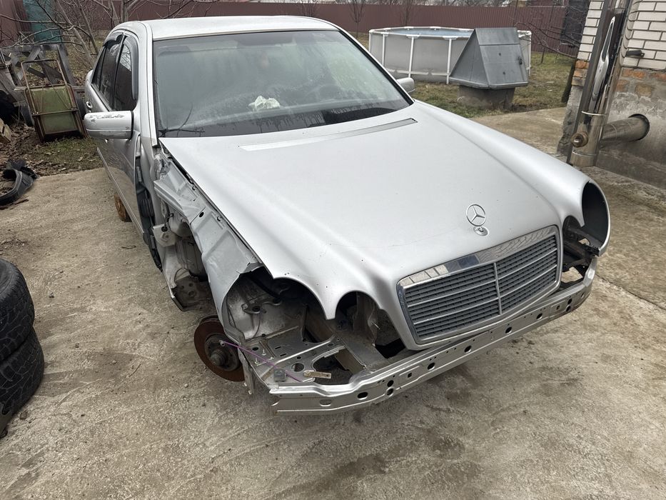 Продам капот мерседес w 210