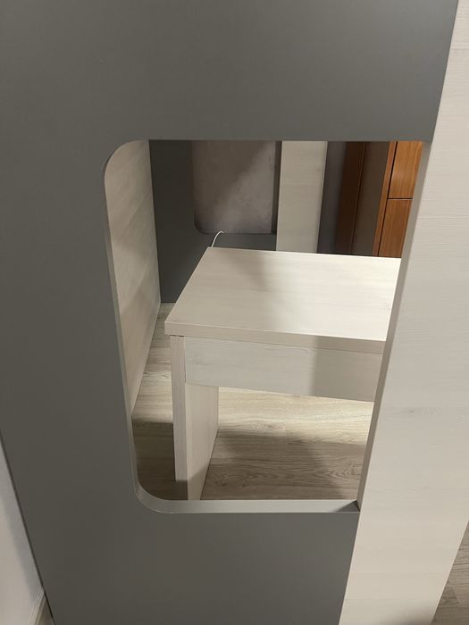 Estudio de madeira com secretaria