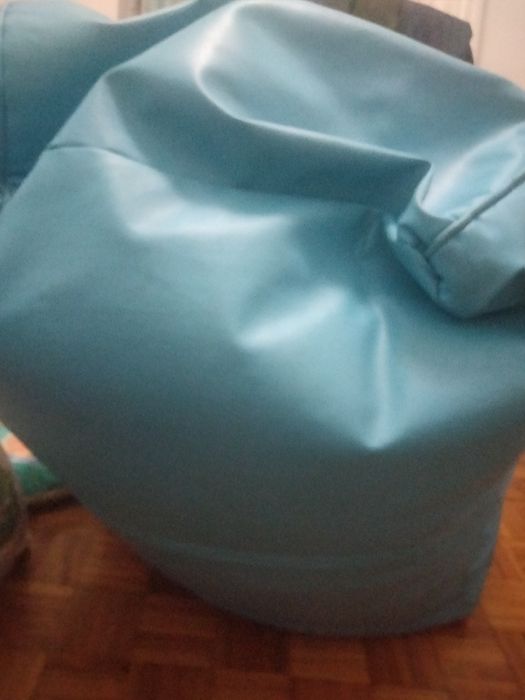 Puff novo azul-claro