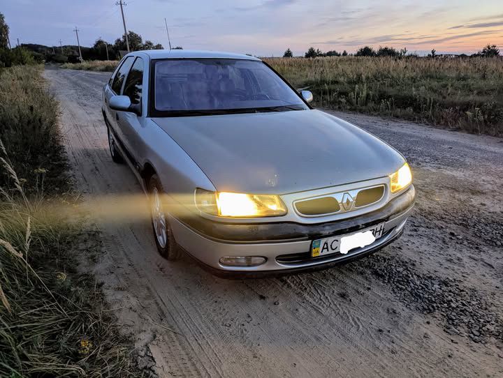 Рено Сафран 2.0 16v 136к. с. кліма 2-х зонова безключевий