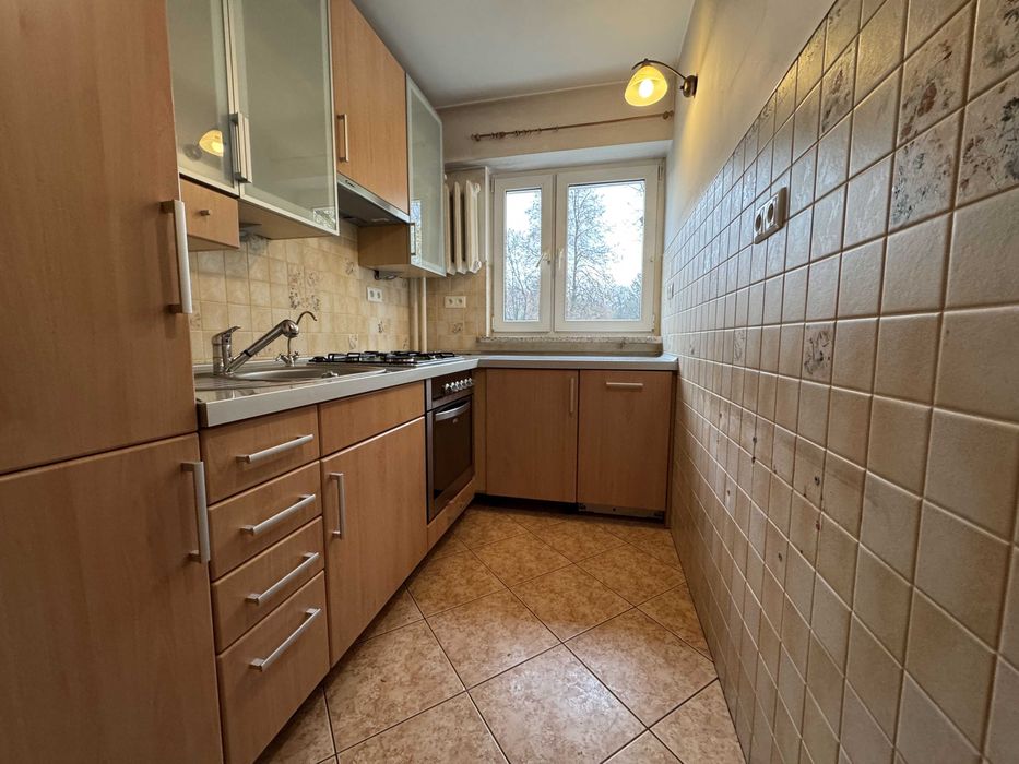 Meble kuchenne ze sprzętami AGD (lodówka, kuchenka gazowa, zmywarka)