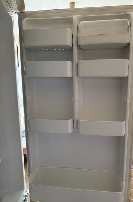 Продається місткий та надійний холодильник LG GH389QF