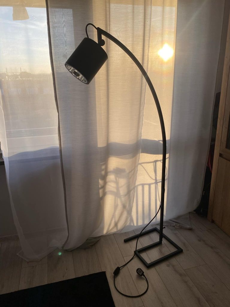 Lampa podłogowa loft