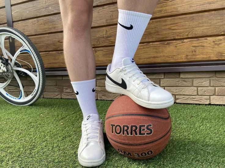 Skarpety Nike długie białe rozmiar 41-45 Zestaw 5 par