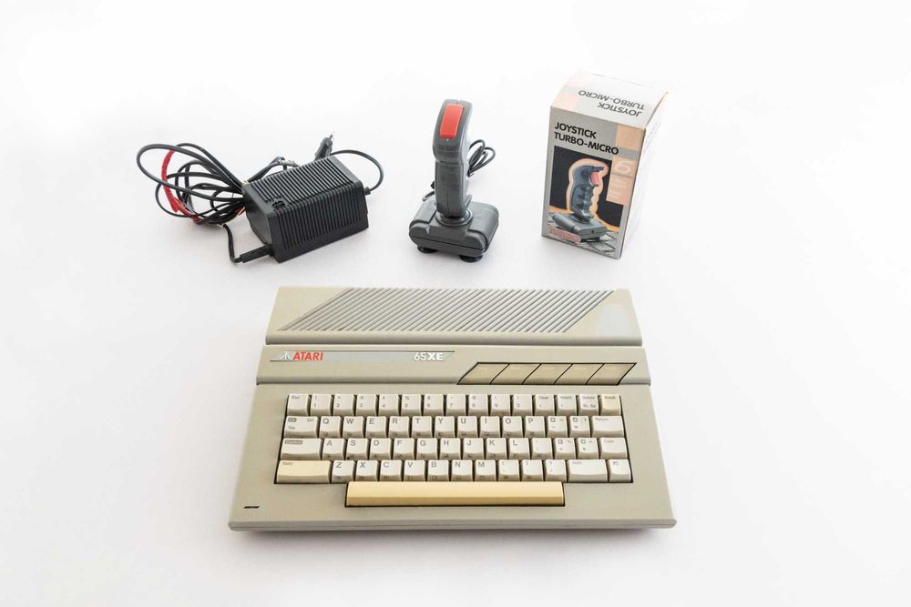 Komputer ATARI 65XE z zasilaczem