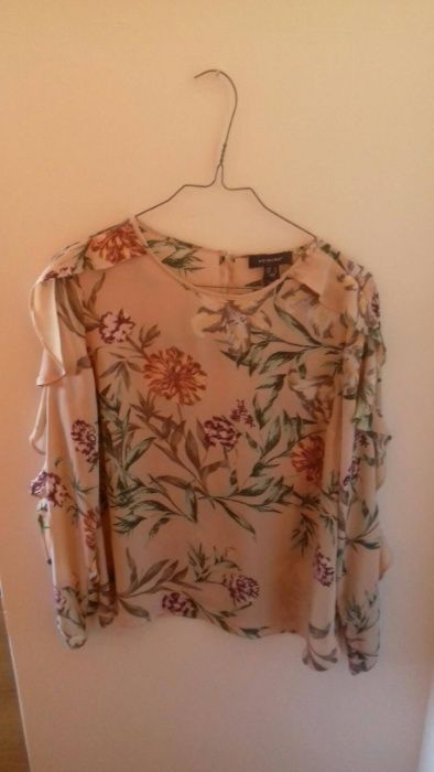 Blusa Fina de Manga Comprida com Padrão Floral