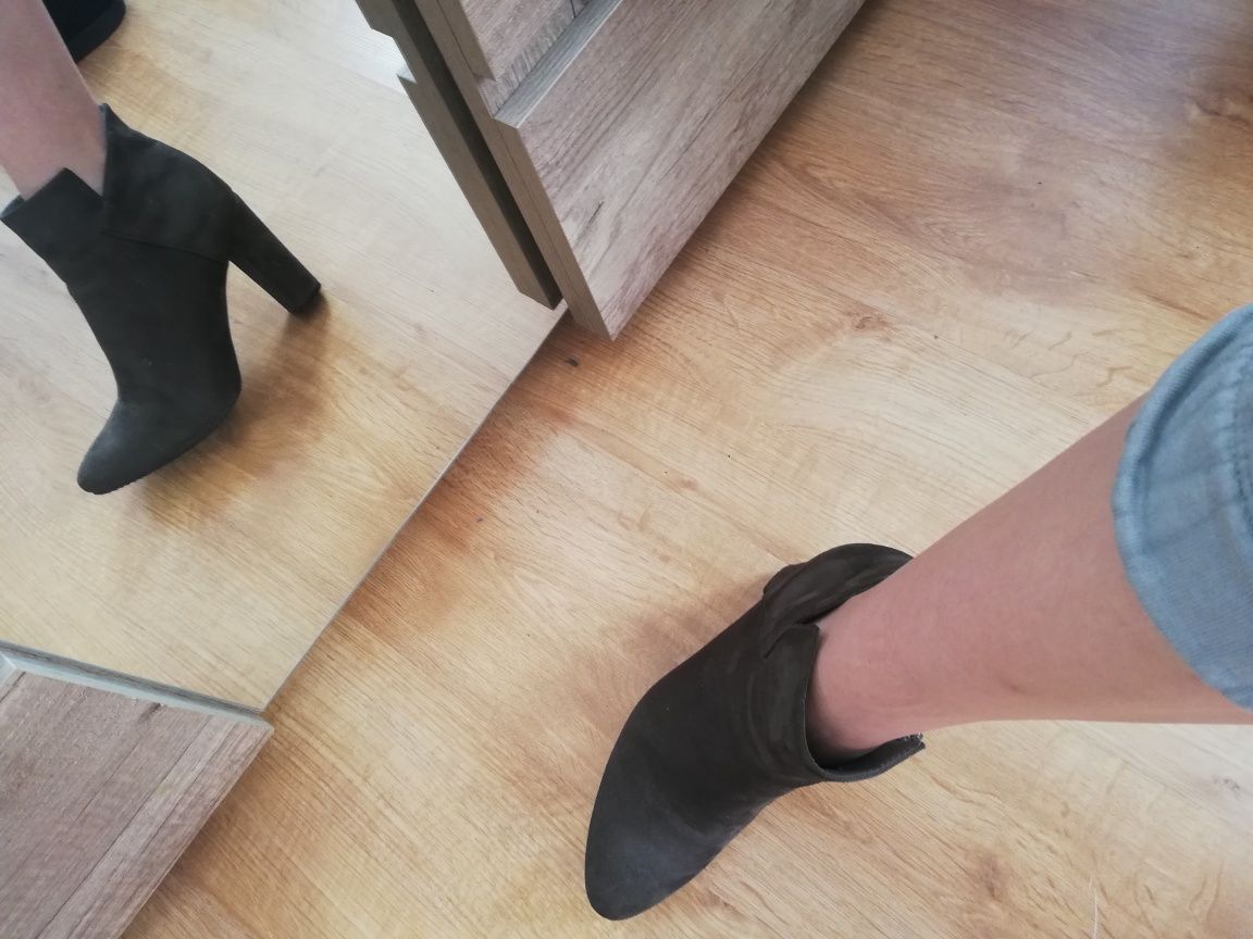 Buty Botki khaki 40 zamsz obcas klocek eleganckie