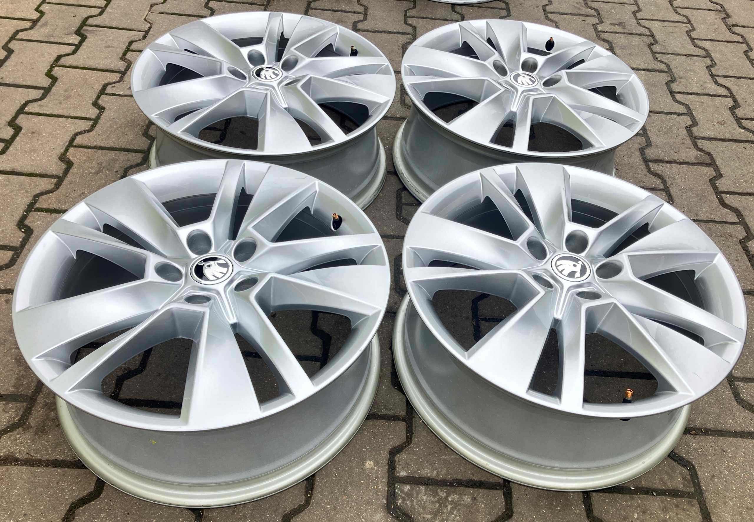 Koła zimowe 235/40r18 felgi aluminiowe 18 Skoda SuberB Yeti KPL 4 szt