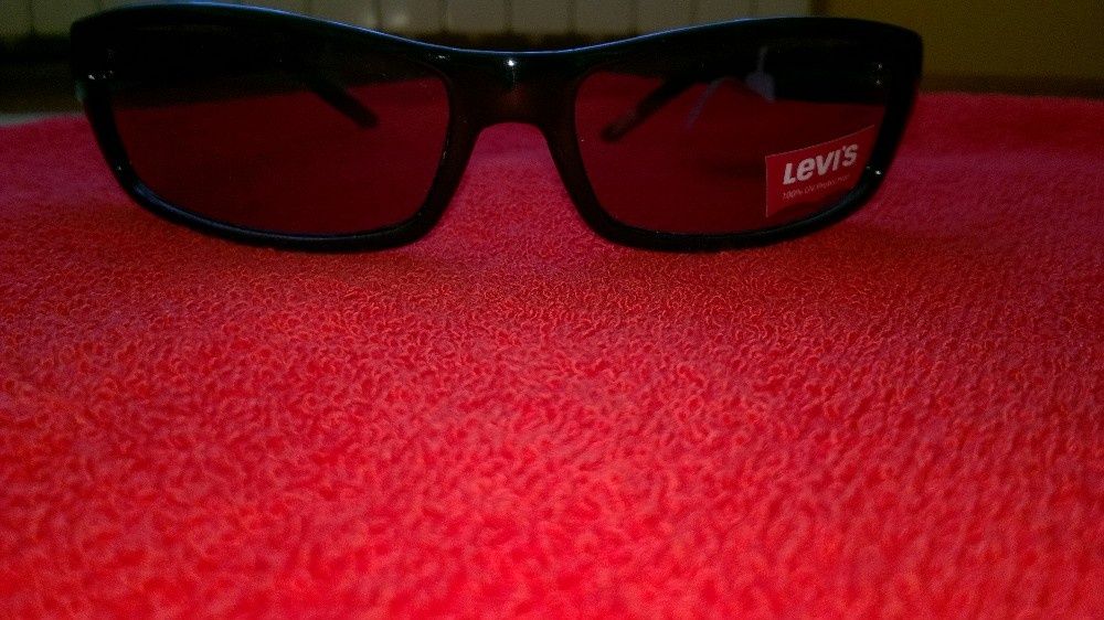 Nowe i nieużywane okulary przeciwsłoneczne Levis Levi Strauss