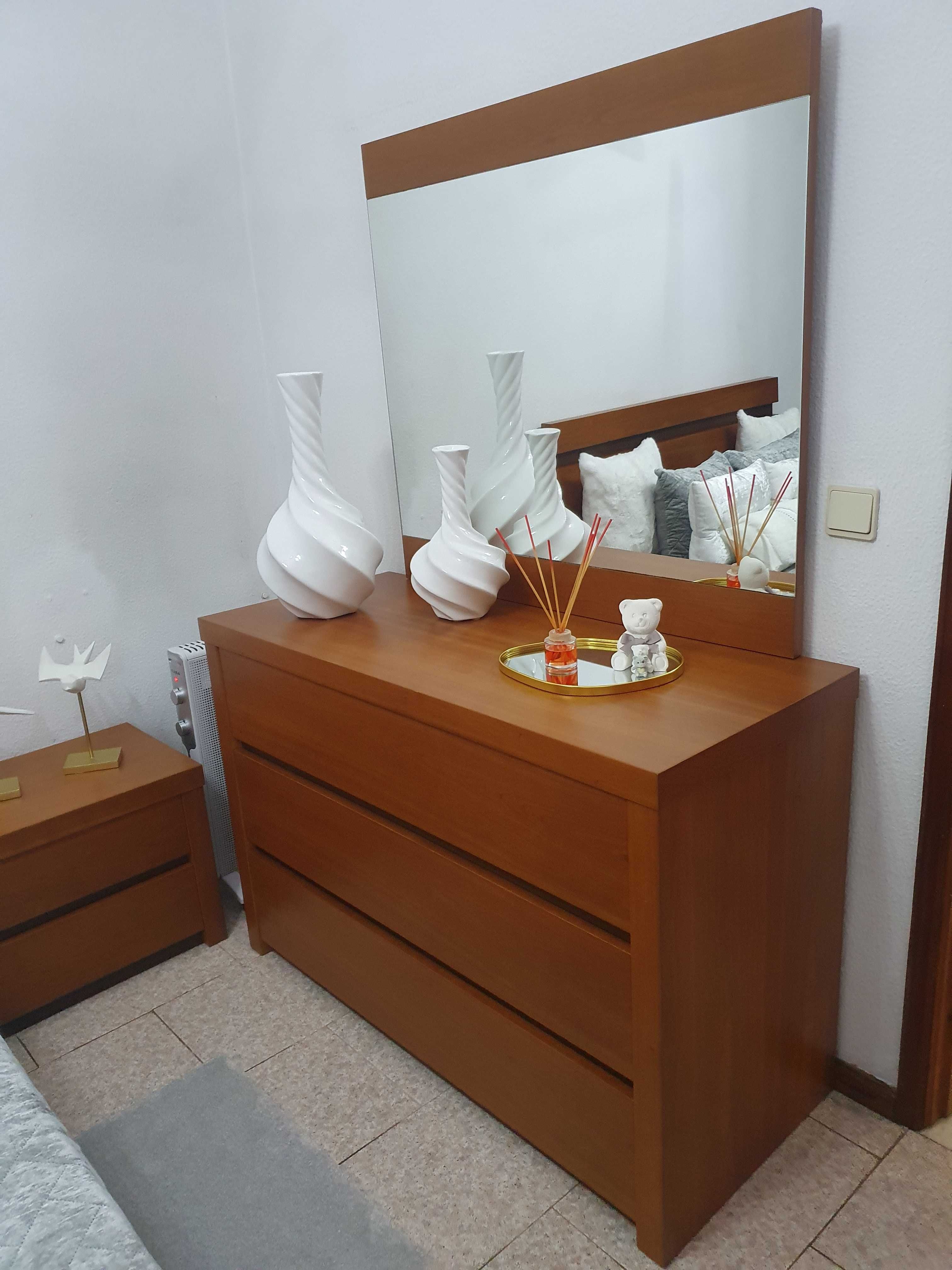 Quarto com cama de casal