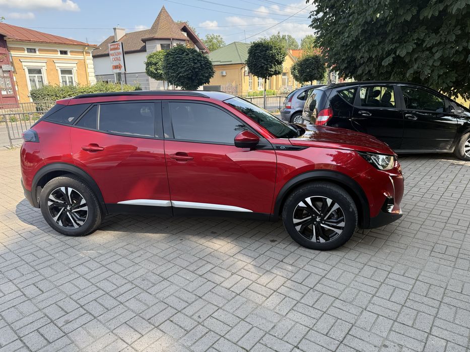 Peugeot E2008 Електро 300 км