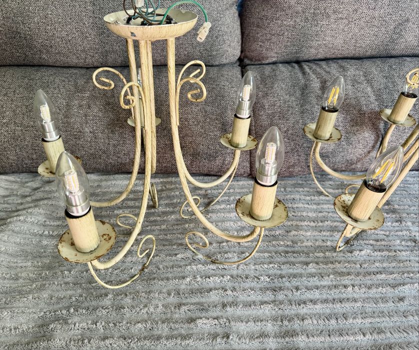 2 lustres de luz de teto em funcionamento para projeto de restauro