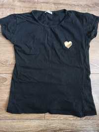 Czarna koszulka z aplikacją złotego serca Pakuten