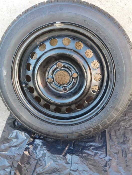 Pneu carro Michelin com Jante