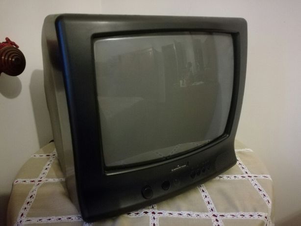 Televisão a funcionar (Ecrã: 29 x 21,5 cm)