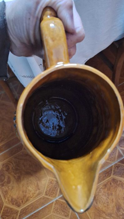 Caneca artesanal em barro