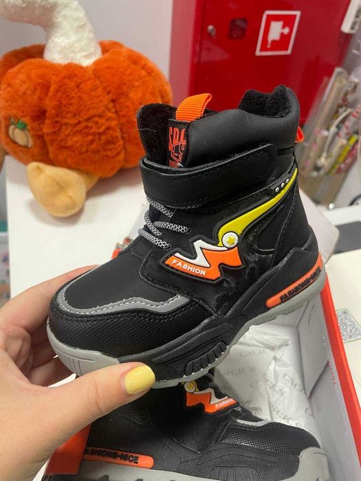 Buty zimowe chłopięce czarne  stylowe, kozaki 23r