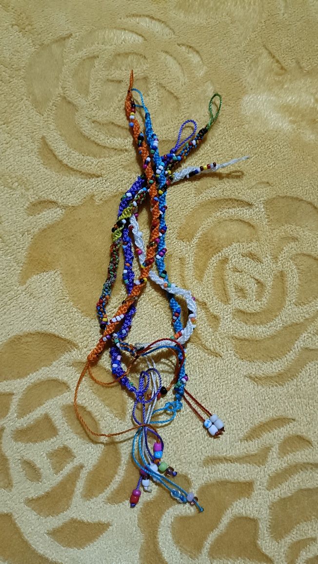 Pulseiras missangas