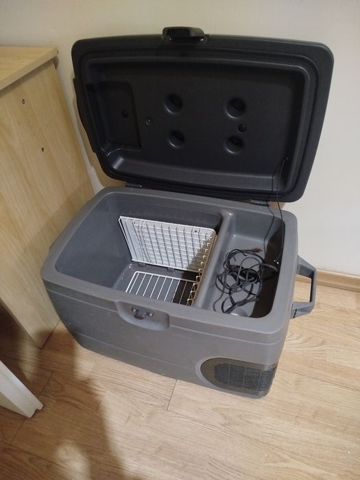 Lodówka turystyczna samochodowa