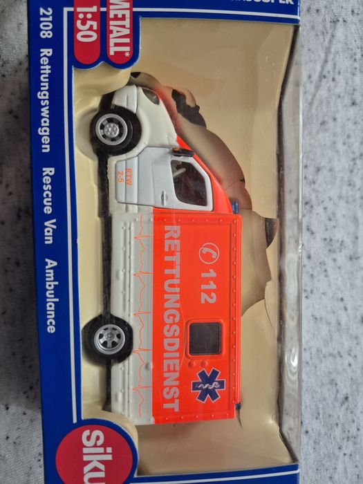 Model SIKU 2108, ambulans