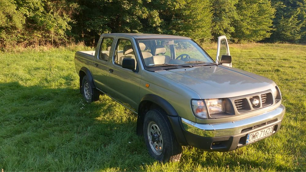 Nissan Pickup 2,4 benzyna+gaz 4x4 rok 2000