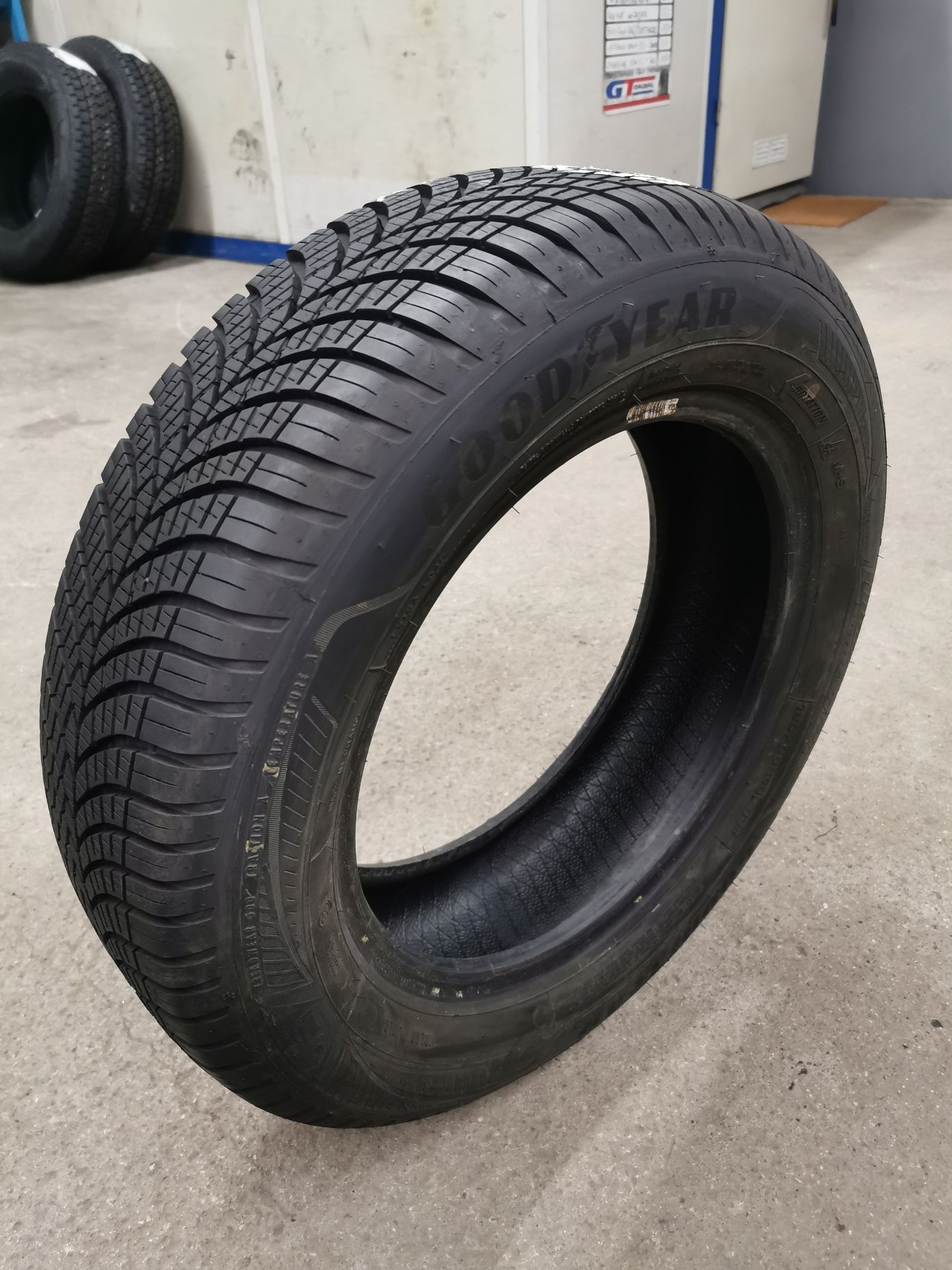 Opona 185/65R15 Goodyear Vector 4Seasons Gen 3 #9