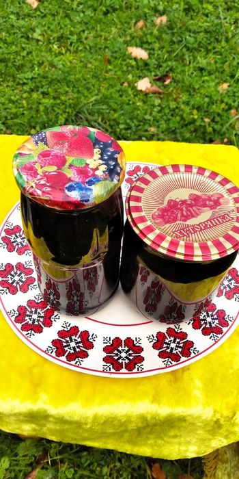 Чорниця карпатська -варення та свіжа з цукром