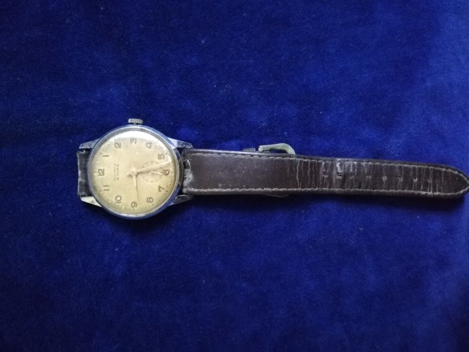 Relógio de pulso antigo.