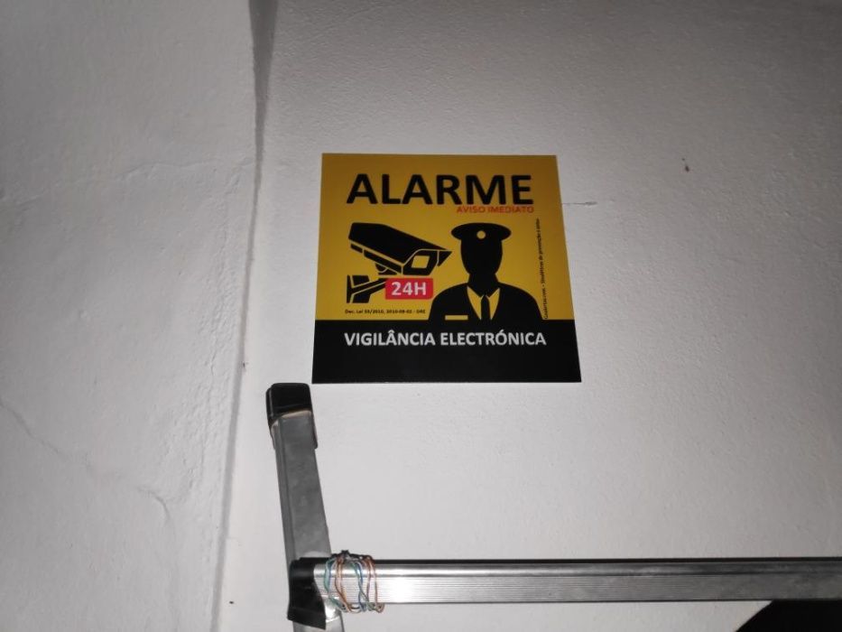 Placa de aviso de ALARME