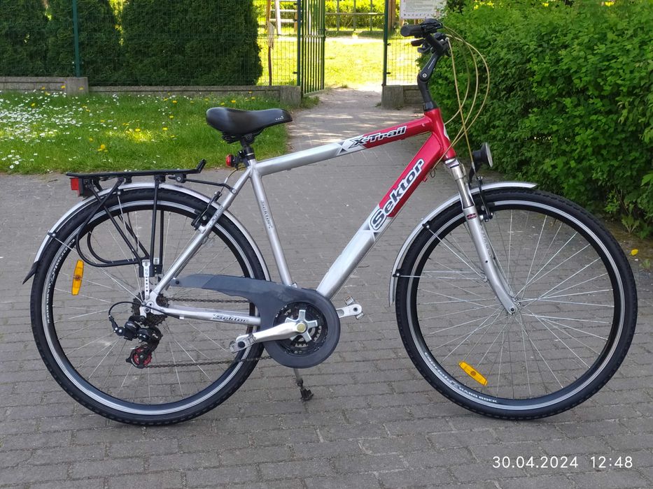 Rower trekkingowy , koła 28 cali , rama aluminiowa