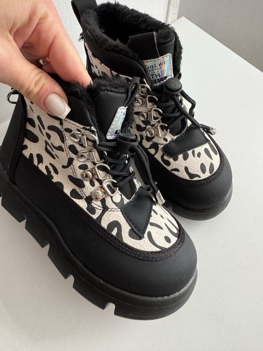 Новые теплые ботинки